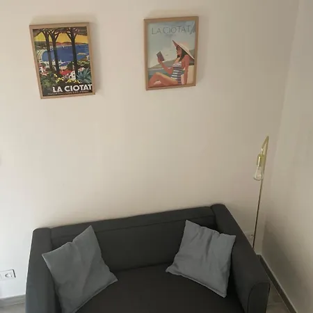 Calme Avec Jardin Et Parking Prive La Ciotat